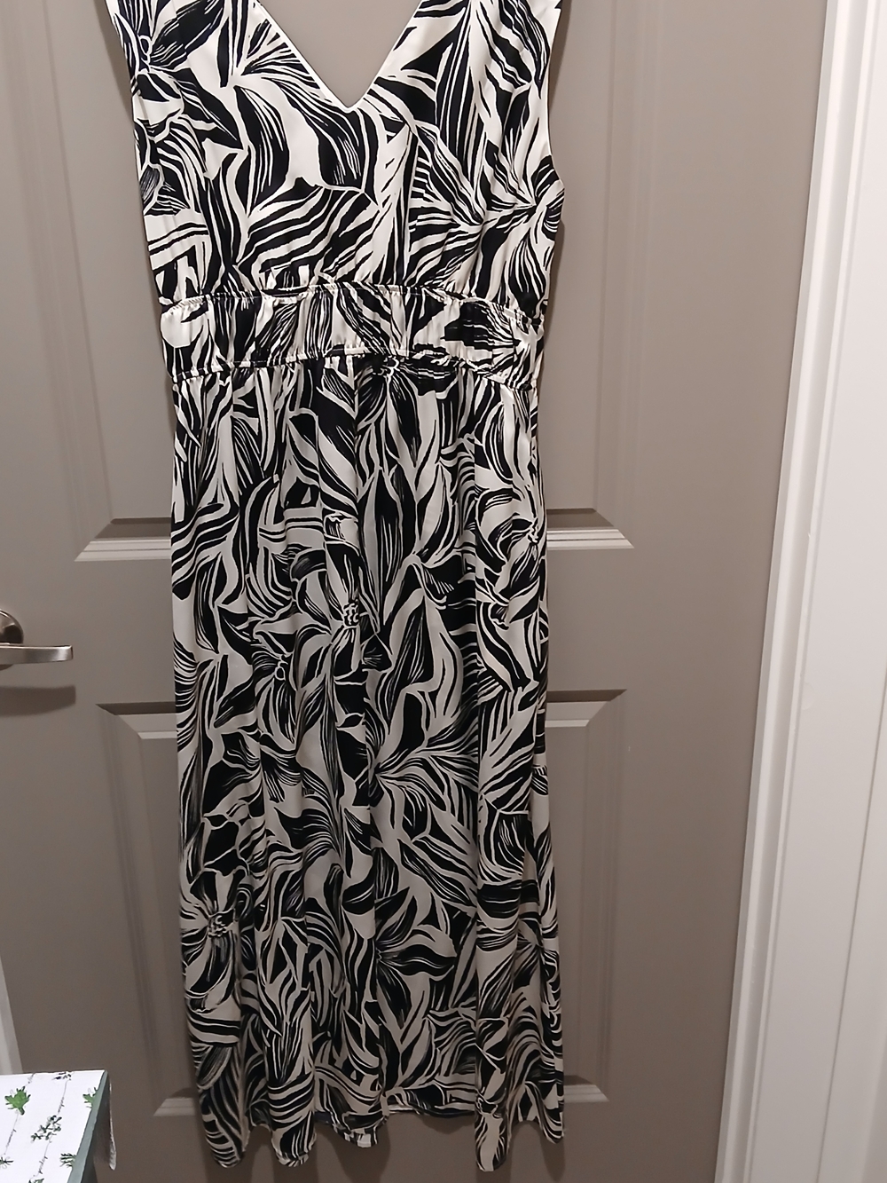 Rachel Zoe Black & White Abstract V-Neck Maxi Dress